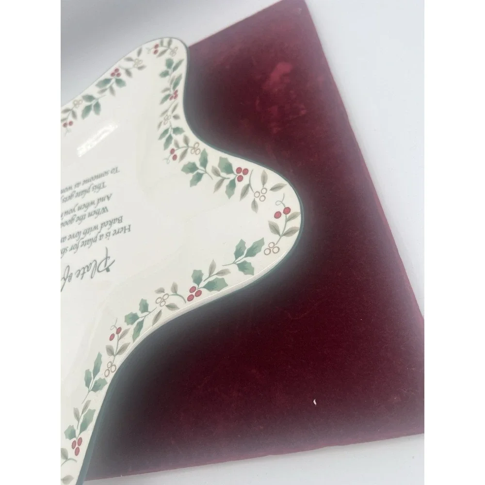 Pfaltzgraff Winterberry Star Shaped‎ Plate Of Sharing for Gifting with Treats